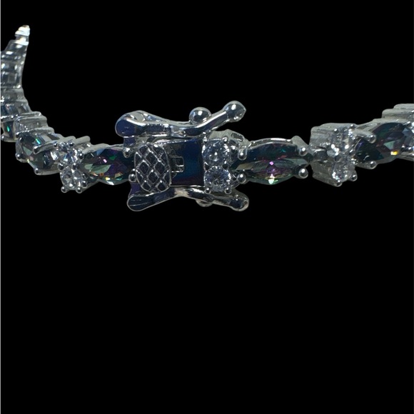 Elegant Silver Women's Bracelet - Picture 2 of 2